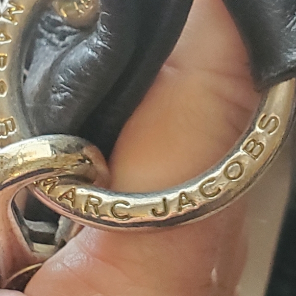 MARC BY MARC JACOBS BLACK PEBBLED LEATHER. Q HILLIER CLASSIC HOBO. GOLD PLATED. - Picture 4 of 15